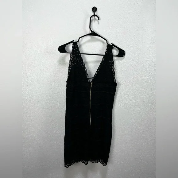 Bebe Women’s Mini‎ Black Lace Dress Lace Feminine Sleeveless back zip Sz L Party - Picture 4 of 11